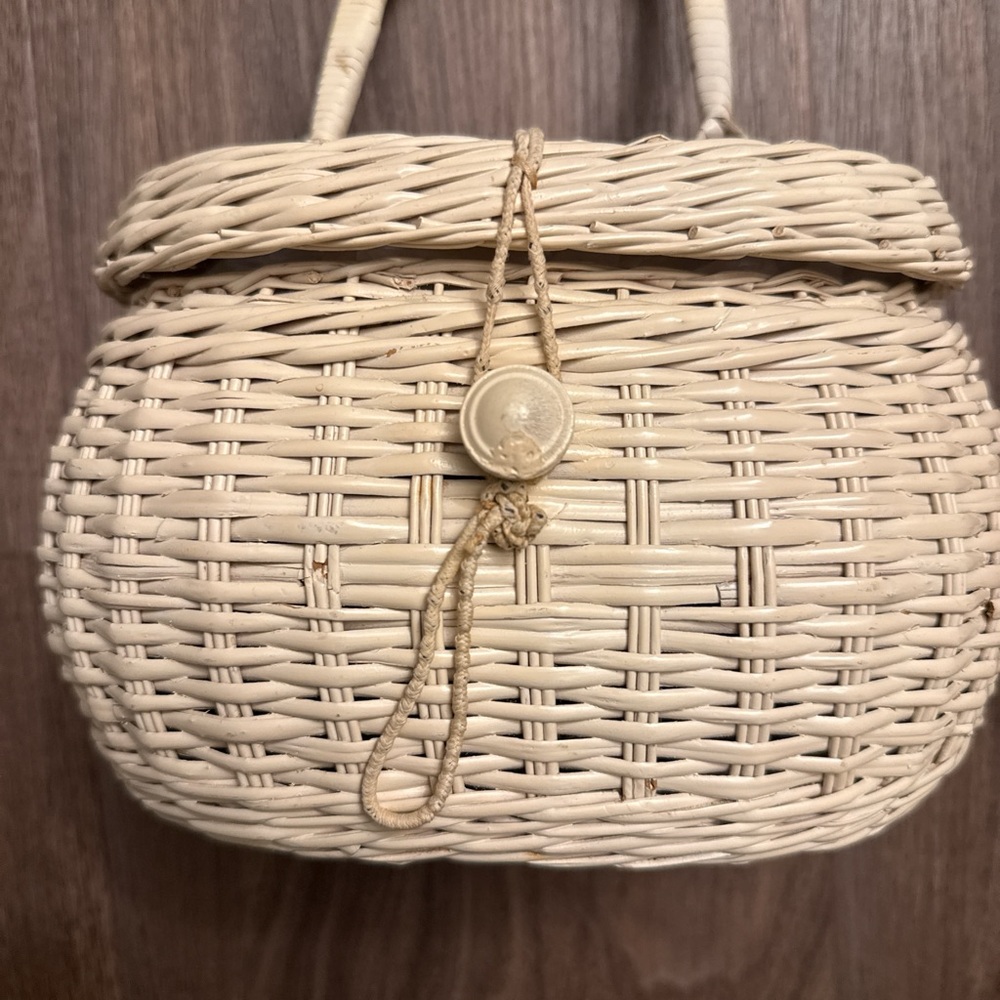Vintage 1960s Elegant Cream/ off white Woven Handbag
Basket bag - Picture 2 of 7